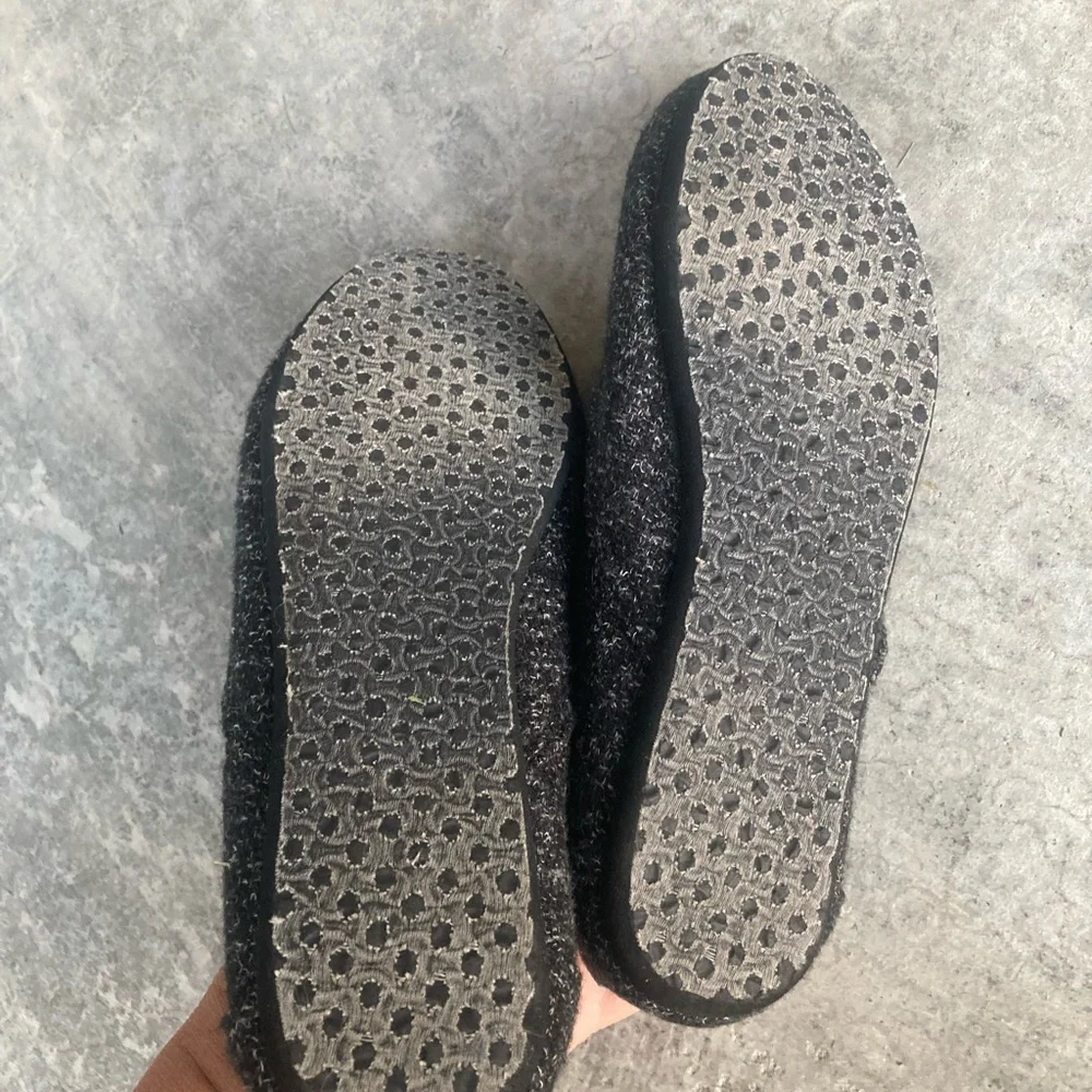 Toms fabric upper men’s Sz 10 loafer shoes - Picture 6 of 8